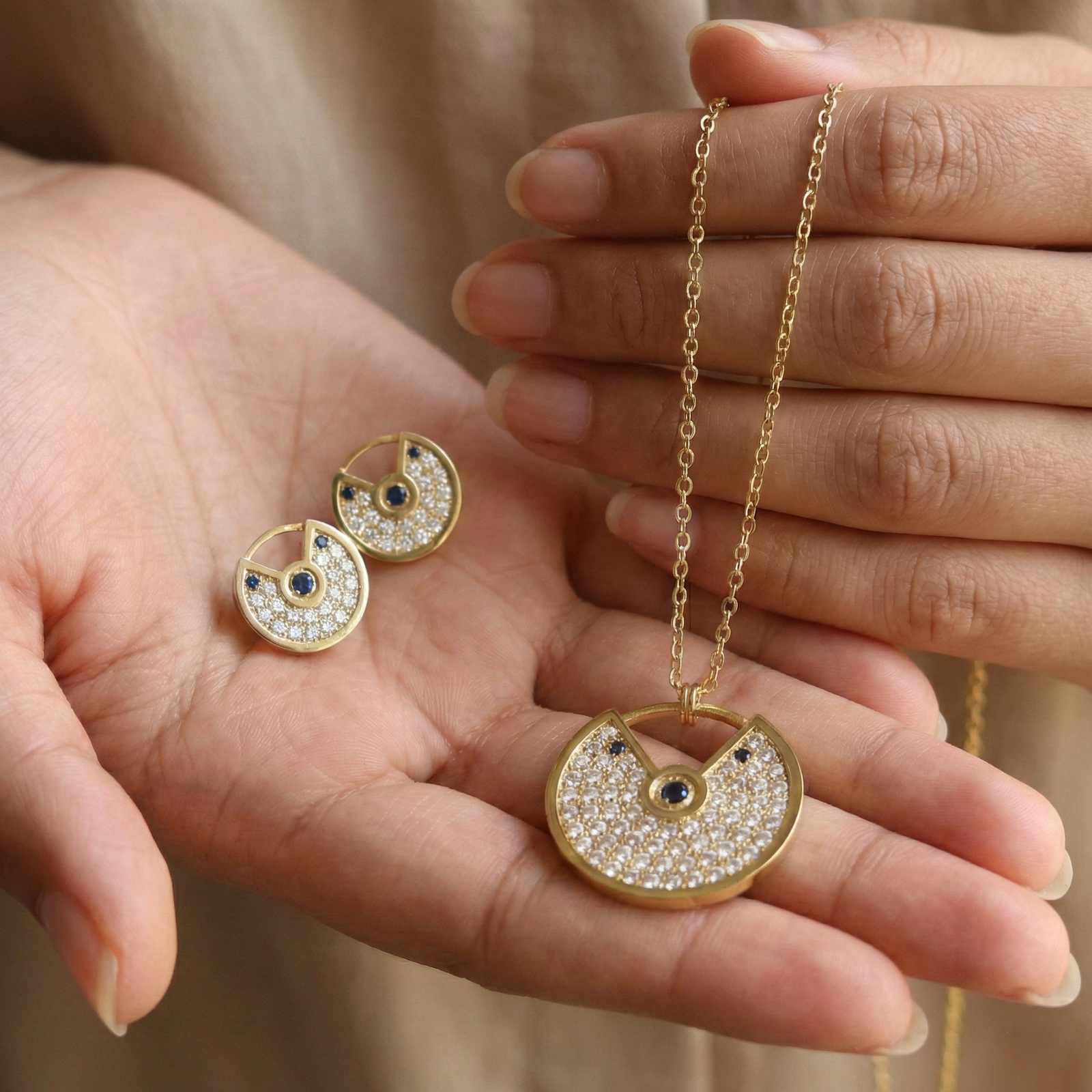 Amulette de Cartier Set – Gold Tone - Image 2